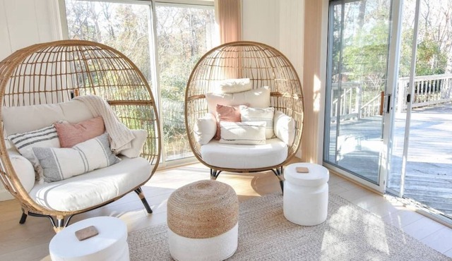 Close to Bayside Beaches & Spacious Deck!