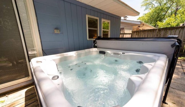 Close to Beach, Hot Tub, Pet Friendly, Firepit