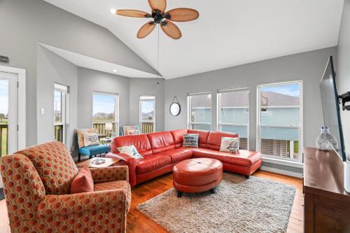 Close to Beach Modern Outdoor Bar Pet Friendly