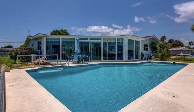 Close To Beach Pet Friendly Waterfront Pool Home