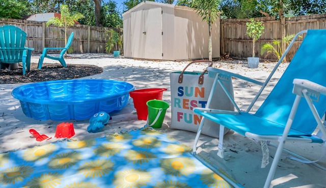 Close to beach, restaurants-Fire pit, games, bikes