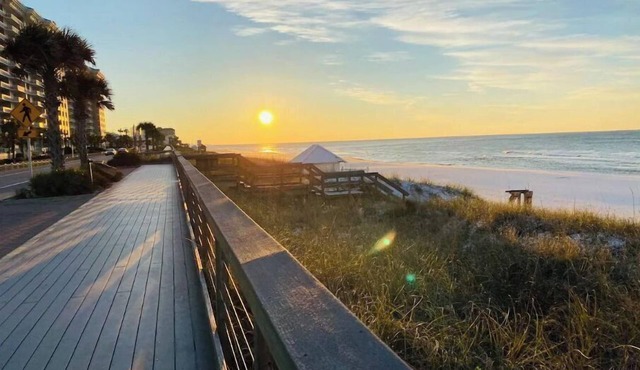 Close to beach & Steps to pool = AMAZING VACATION!