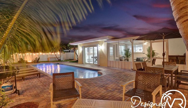 Close to Beach 4 Br with Heated and Amazing Pool