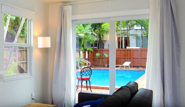 Close to beach, downtown, airport. Entire Apt.