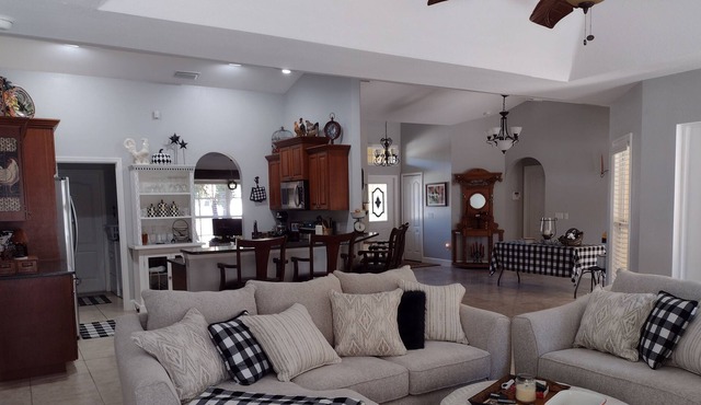Close to beaches-1 bdrm w/bath (2nd bdrm option) | max. 7 nights stays