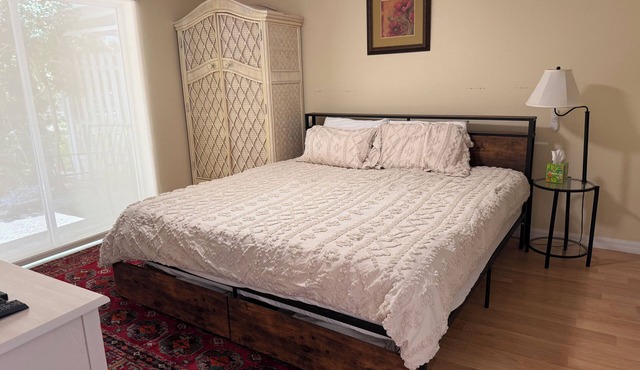 Close to Beaches, Downtown, everything Sarasota