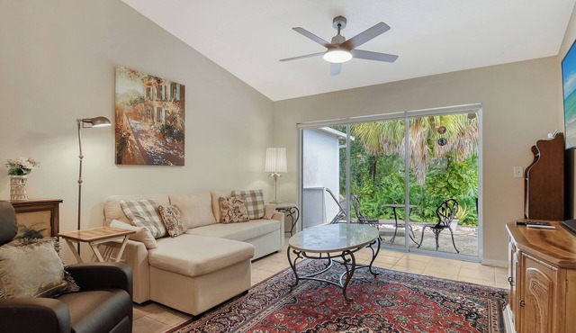 Close to Beaches, Downtown, everything Sarasota