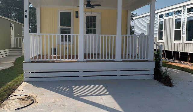 Close to beaches, minutes away from 30An10J Deluxe Cottage