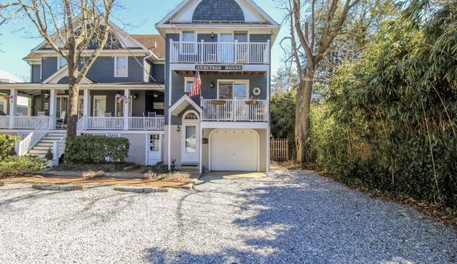 Close to Beaches, Restaurants and Shopping