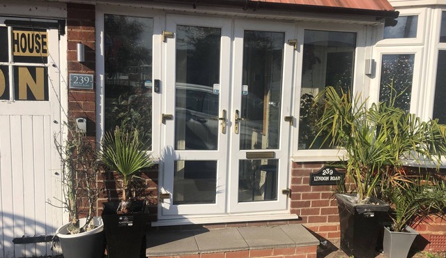 Close to Birmingham airport, NEC, Train Station, City Centre Restaurants Shops