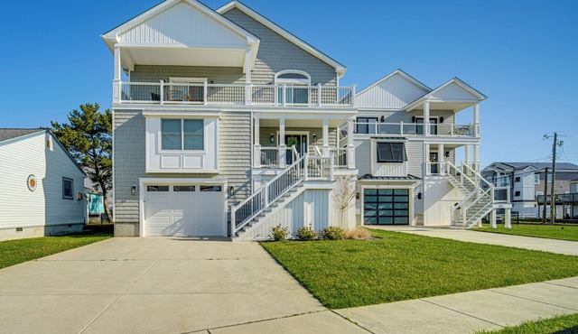Close to Brigantine Beach: Home w/2 Decks