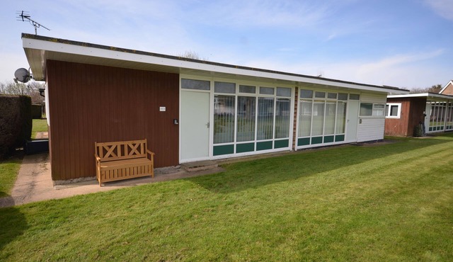 Close to Broads,WIFI,heated,2 Bed,Seasonal Swimming Pool, No Pets.