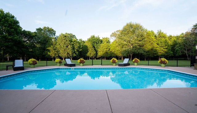 Close to BROADWAY BNA-Gorgeous Home - Idyllic Countryside, Heated Pool & Hot Tub