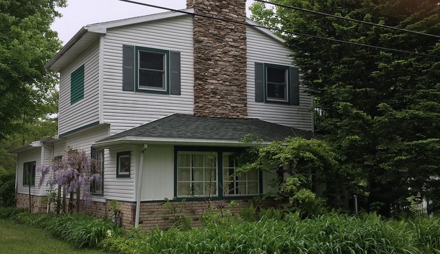 Close to Buffalo and Dog Friendly!