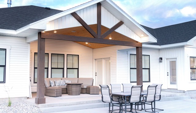 Close to BYU-I and YellowstonenNew Modern Farmhouse in a Family Neighborhood.