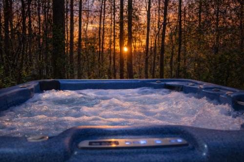 Close to Camp Lejeune-Hot Tub-Poker Garage-Yard
