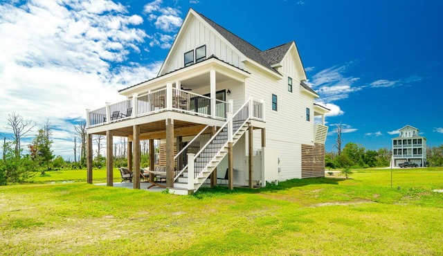 Close to Cape Lookout, Harker’s Island, Beaufort, & Cedar Island Ferry. Sleeps 6