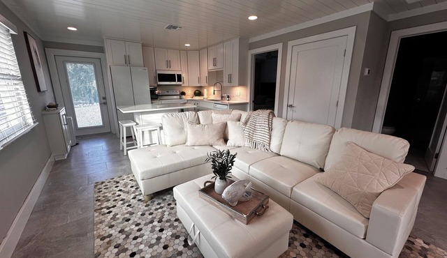 Close to Causeway/Walk to Nerita Beach - 2 Bedroom Duplex