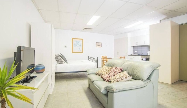 Close to city Peaceful studio at Waterloo wifi Parking