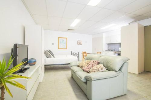 Close to city Peaceful studio at Waterloo wifi Parking