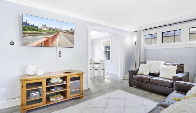 Close to City & UofM - Family & Business Travel