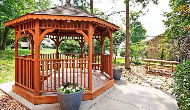 Close to Concord Park! Dog-friendly Suite with Private Kitchen! Parking, Gazebo!