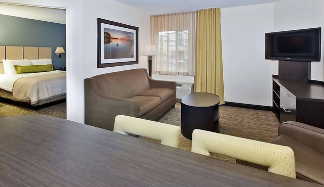 Close to Concord Park! Pet-friendly Suite with Private Kitchen! Parking, Gazebo!