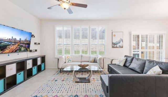 Close to CotA & Downtown | Spacious & Cozy | 4BR