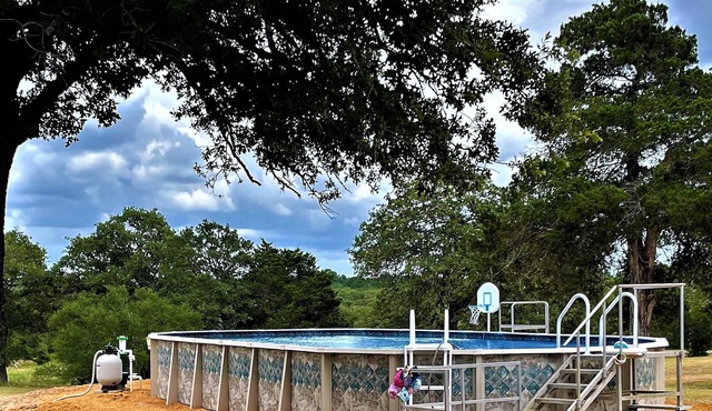 Close to COTA, Large POOL, Fun Relaxing Getaways. EXCLUSIVE use of the property.