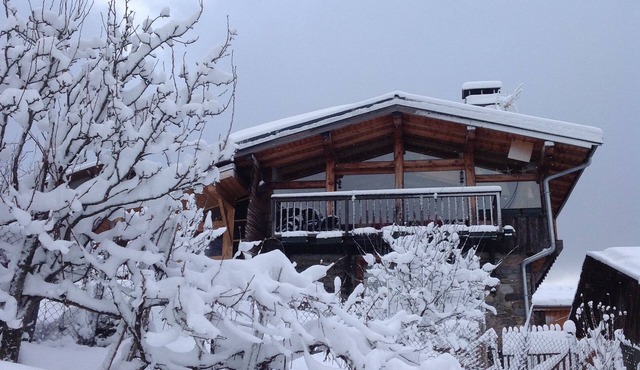 Close to Courchevel and the 3 valleys, traditional chalet with panoramic view