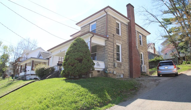 Close to Court St. and Ohio University, 2 Bedroom, 1.5 Bath, House, Great Porch