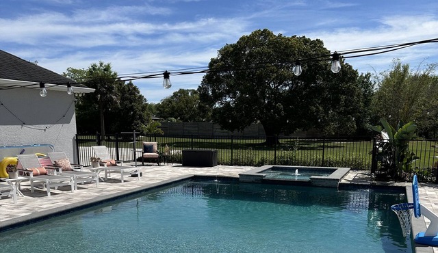 Close to Disney and Beaches, resort style pool area