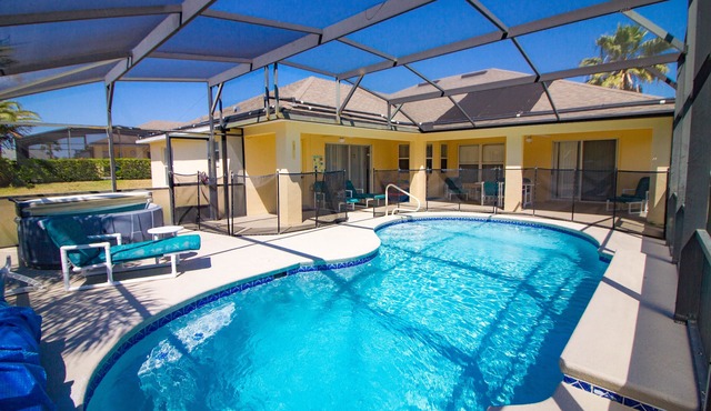 Close to Disney, shopping and golf! South facing pool and Hot Tub! Free WIFI!