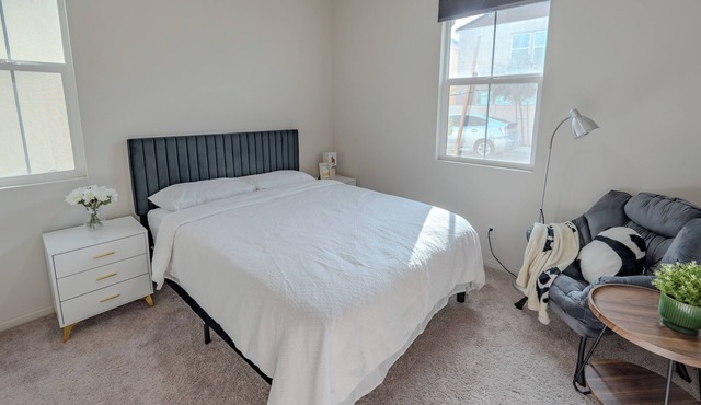 Close to Disneyland. Within walking distance of supermarkets and restaurants.