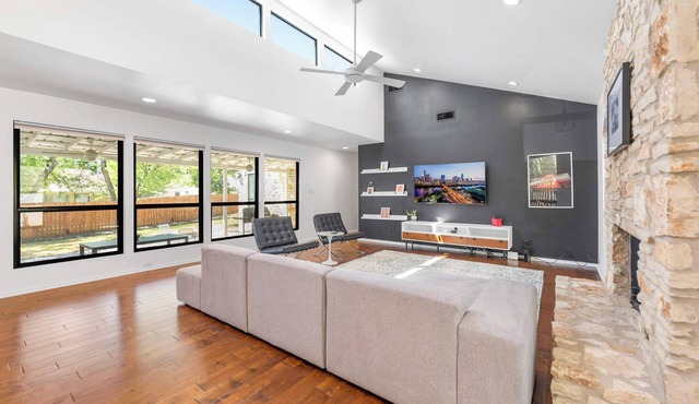 Close to Domain,DT,Shopping | Chic & Serene | 3BR