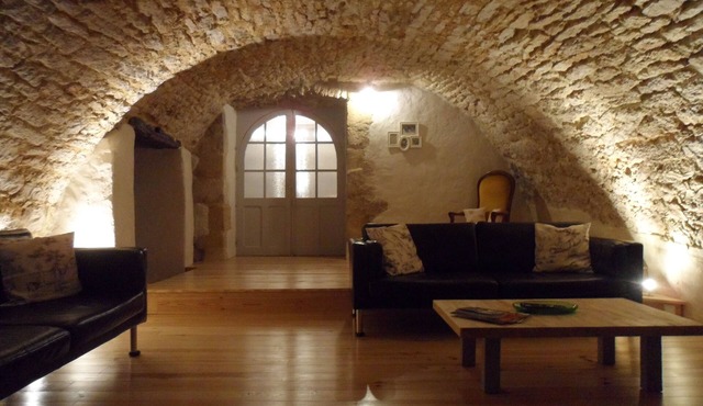 Close to Dordogne river, with valley views, midway between Beynac and Rocamadour