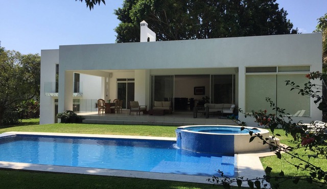 Close to downtown, 12 Guests, Beautiful Place