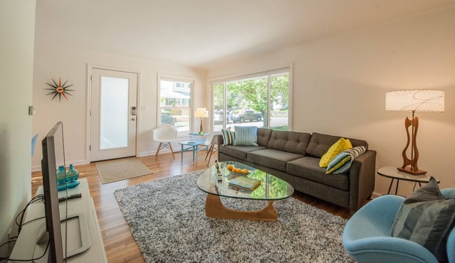 Close to downtown and the Pearl.