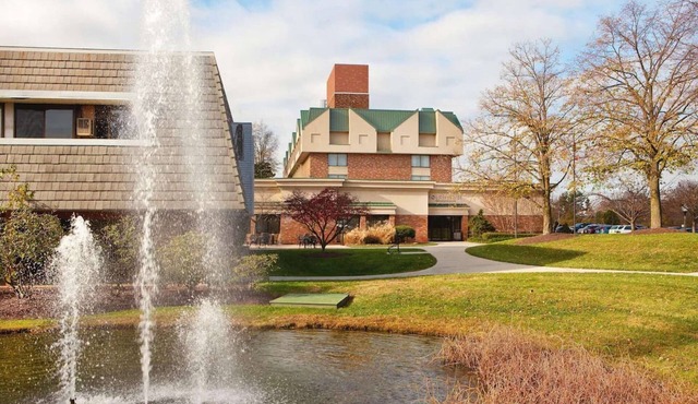 Close to Downtown Baltimore + Dining. Gym. Tennis.