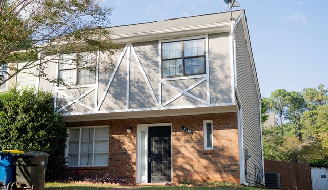 Close to Downtown Kennesaw - Beautiful 3 Bedroom Townhouse!