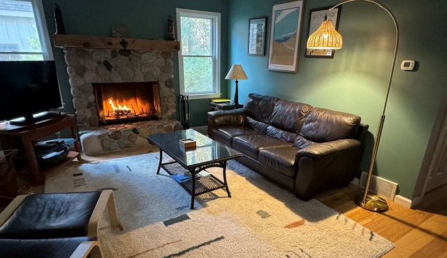 Close to downtown Leland, Fishtown, Vans Beach. Hot tub.