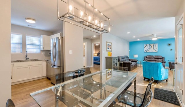 Close to Downtown, Modern 3 BR w/Driveway