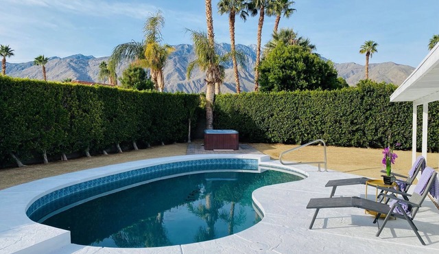 Close to Downtown Palm Springs: Villa w. Magical Views, Saltwater Pool, Sleeps 8