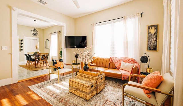 Close to Downtown San Antonio,TX with private backyard and firepit
