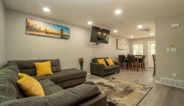 Close to Downtown Sleeps 8 Private Backyard