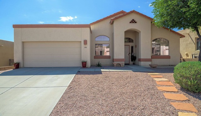 Close to downtown, U of A, I-10, hospitals and extraordinary hiking and biking!