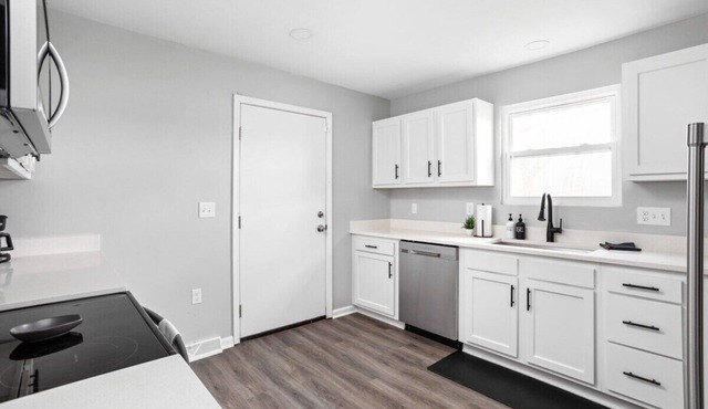 Close to Downtown & Sites | Pet Friendly Retreat