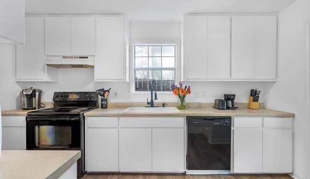Close to downtown & UT | Stone's Throw by Portoro