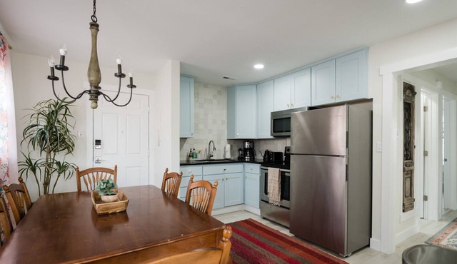 Close To Everything: Downtown, bars/restaurants/coffee, ski resorts nearby