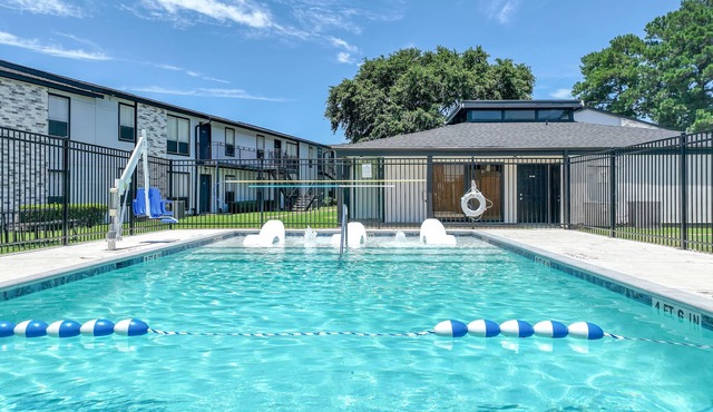 Close to everything 1-bedroom apartment w/AC & fitness room in charming Lufkin